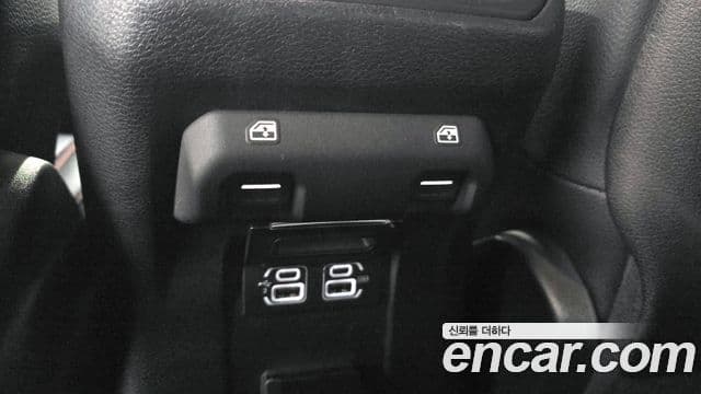 Jeep Wrangler 2018 — ფოტო 18/20