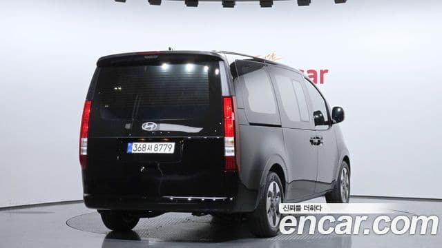 Hyundai Staria 2026 — фото 2 из 20
