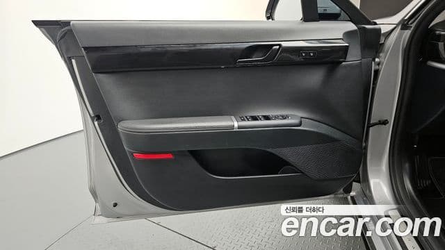 Hyundai Grandeur Hybrid 2023 — Photo 9/34
