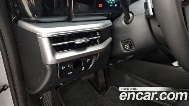 Hyundai Grandeur Hybrid 2023 — Photo 25/34