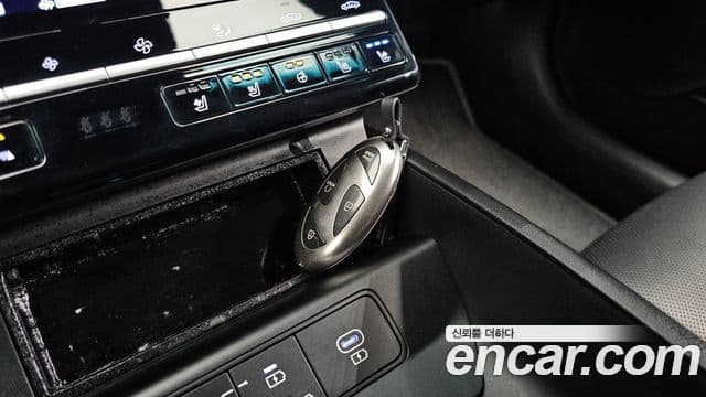 Hyundai Grandeur Hybrid 2023 — Photo 14/34