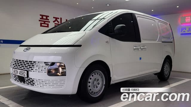 Hyundai Staria 2021 — фото 1 из 20