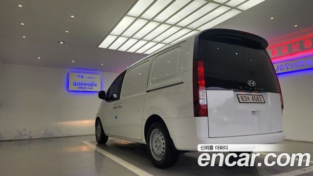 Hyundai Staria 2021 — ფოტო 2/20