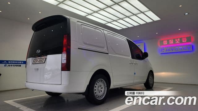 Hyundai Staria 2021 — ფოტო 4/20