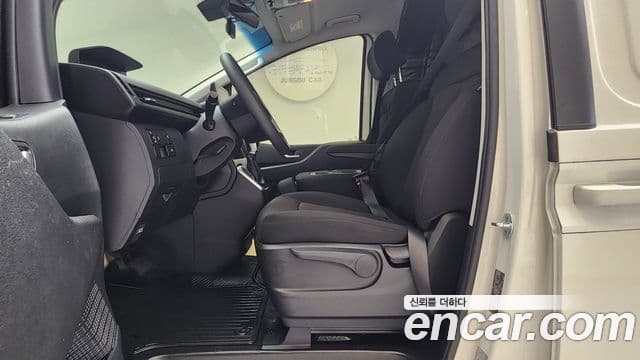 Hyundai Staria 2021 — ფოტო 9/20