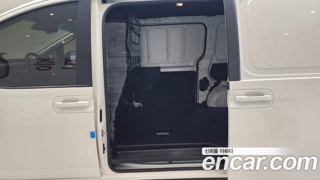 Hyundai Staria 2021 — ფოტო 17/20