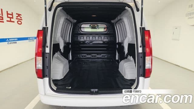 Hyundai Staria 2021 — ფოტო 19/20