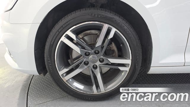 Audi A4 2019 — Photo 28/35