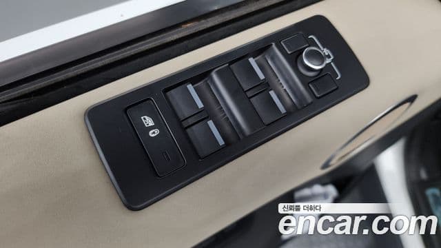 Land Rover Discovery 5 2019 — Şəkil 12/20