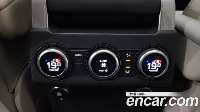 Land Rover Discovery 5 2019 — Şəkil 13/20