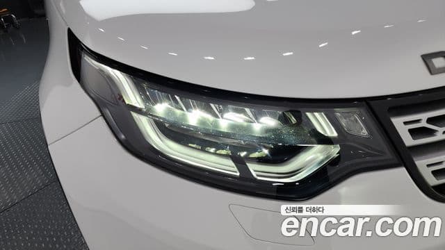 Land Rover Discovery 5 2019 — Şəkil 14/39