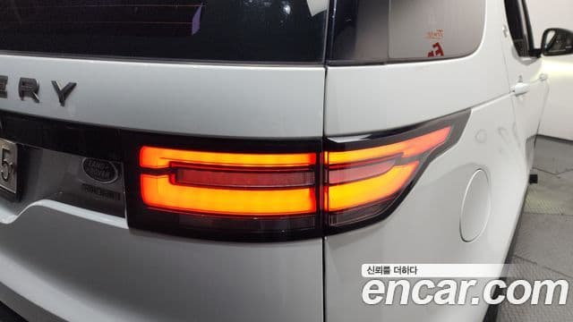 Land Rover Discovery 5 2019 — Şəkil 30/39