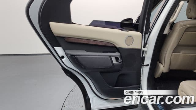 Land Rover Discovery 5 2019 — Şəkil 12/39