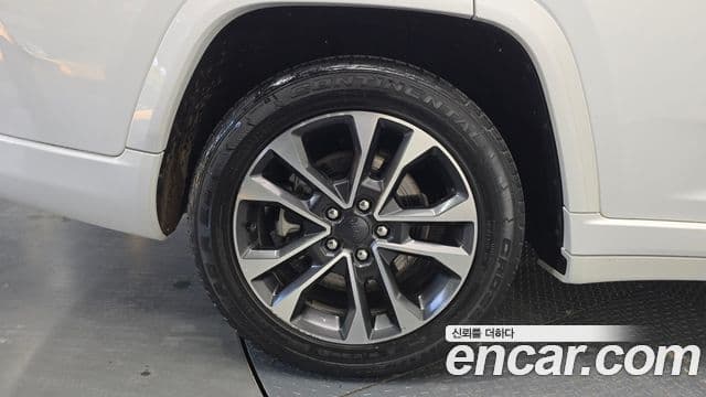 Jeep Grand Cherokee 2021 — Şəkil 16/20