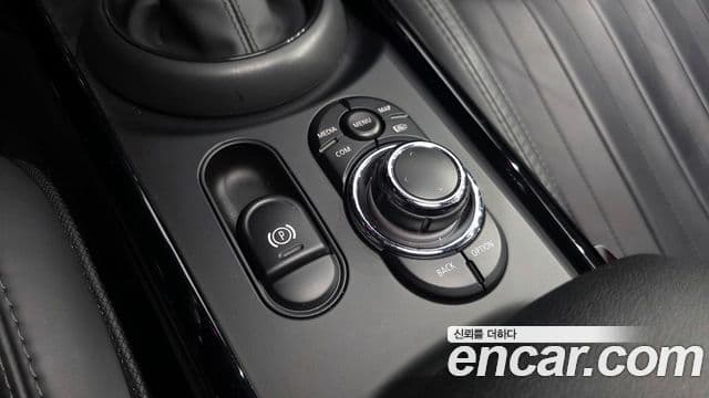 Mini Cooper S Clubman 2023 — Photo 27/31