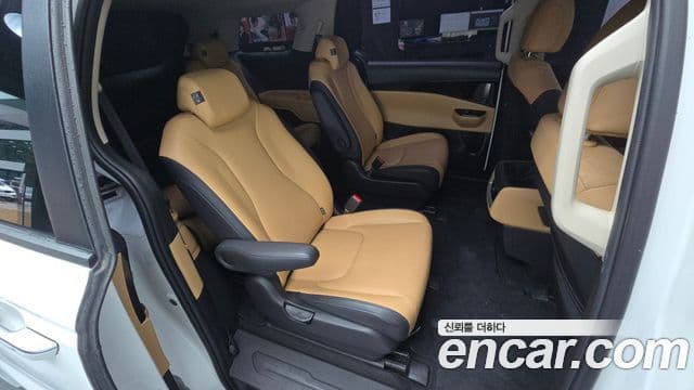 Kia Carnival 2021 — Şəkil 13/20