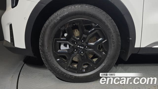 Kia Sorento 2023 — Фото 5/20