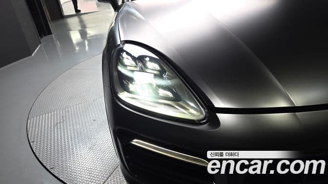 Porsche Cayenne 2023 — Photo 1/34
