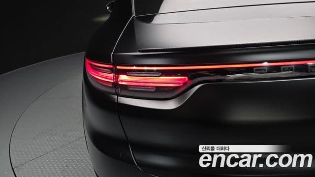 Porsche Cayenne 2023 — Photo 22/34