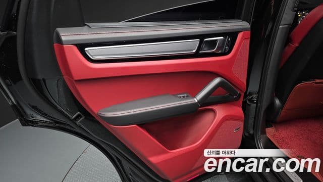 Porsche Cayenne 2023 — Photo 13/34