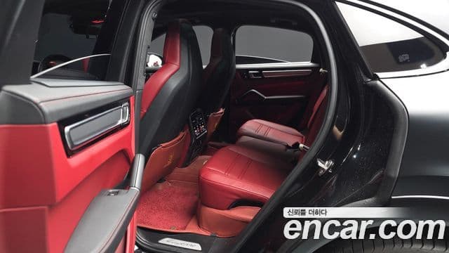 Porsche Cayenne 2023 — Photo 19/34
