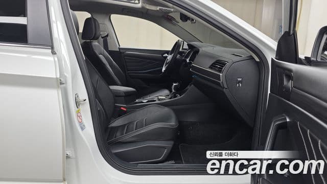 Volkswagen Jetta 2023 — Şəkil 12/20