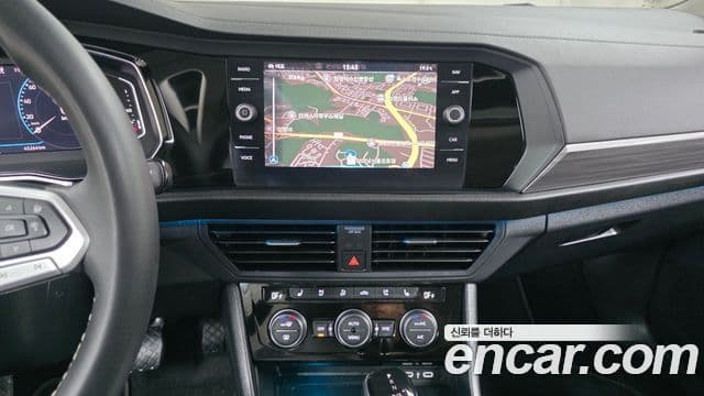 Volkswagen Jetta 2023 — Şəkil 19/20