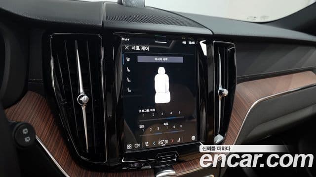 Volvo XC60 2025 — Şəkil 16/20