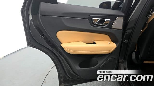 Volvo XC60 2025 — Photo 7/33