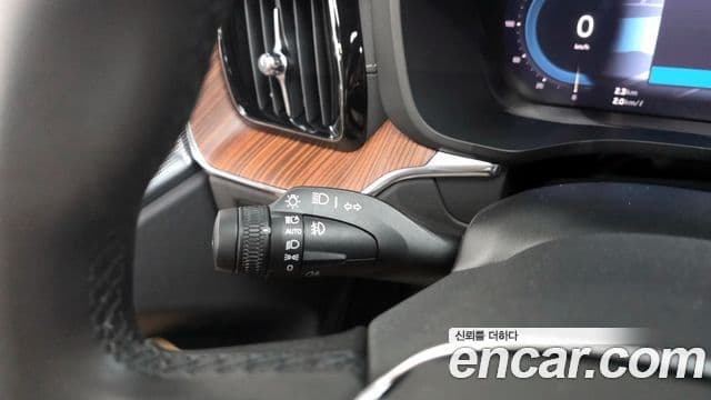 Volvo XC60 2025 — Photo 24/33