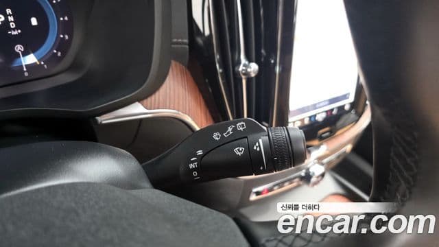 Volvo XC60 2025 — Photo 14/33