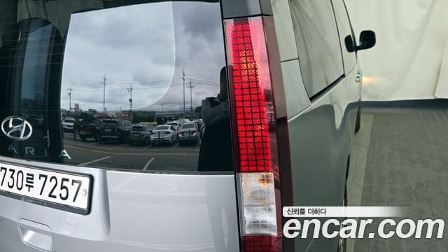 Hyundai Staria 2022 — Photo 6/30