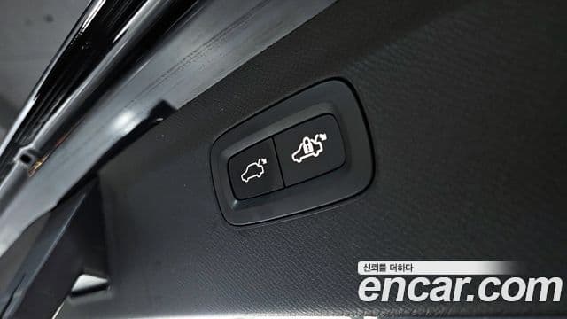 Volvo XC90 2021 — ფოტო 18/20