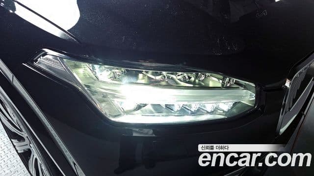 Volvo XC90 2021 — Şəkil 31/31
