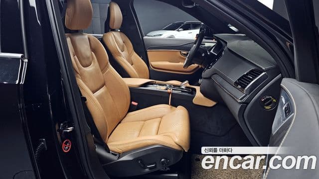 Volvo XC90 2021 — Şəkil 22/31