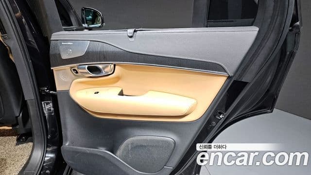 Volvo XC90 2021 — Şəkil 18/31