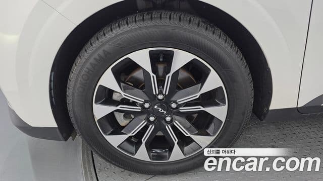Kia Carnival 2023 — фото 5 из 20