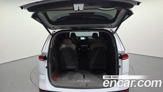 Kia Carnival 2023 — фото 20 из 20