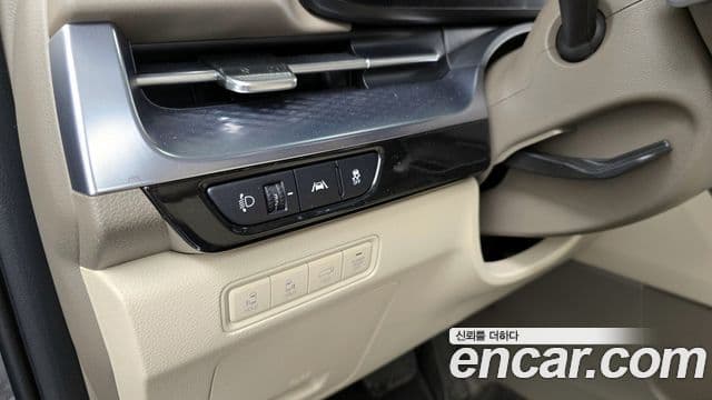 Kia Carnival 2021 — Şəkil 18/20
