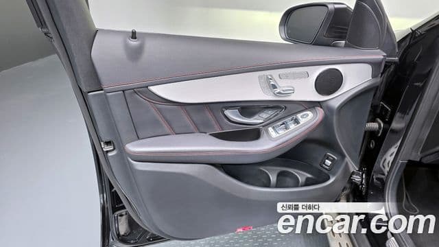 Mercedes-Benz GLC-Class 2022 — Photo 2/37