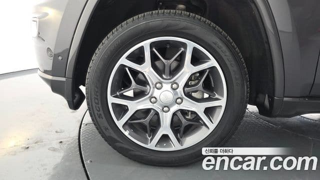 Jeep Grand Cherokee 2019 — Photo 1/20