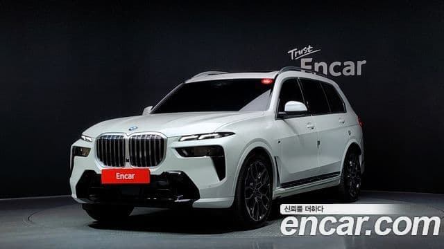 BMW X7 2024 — Фото 1/20