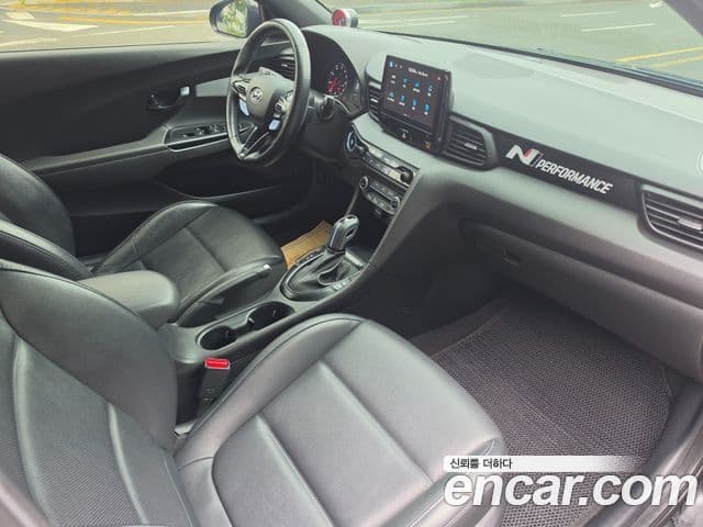 Hyundai Veloster 2020 — Фото 17/18