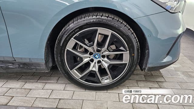 BMW i5 2024 — ფოტო 15/33