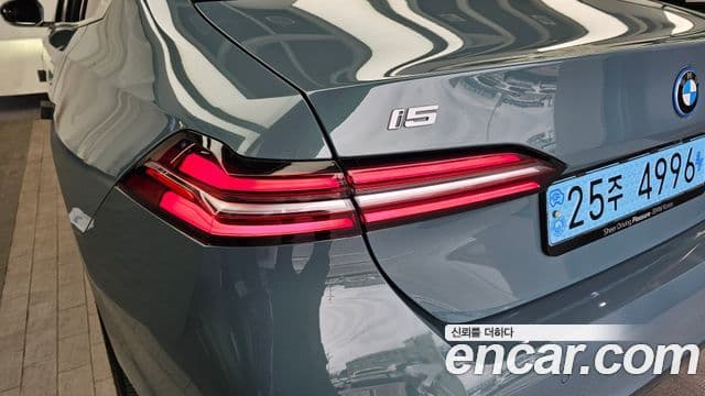 BMW i5 2024 — ფოტო 23/33