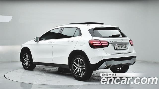 Mercedes-Benz GLA-Class 2019 — Şəkil 1/20