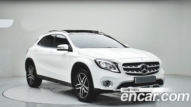 Mercedes-Benz GLA-Class 2019 — Şəkil 5/20