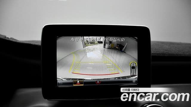 Mercedes-Benz GLA-Class 2019 — Şəkil 7/20