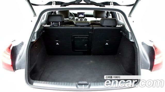 Mercedes-Benz GLA-Class 2019 — Şəkil 15/20