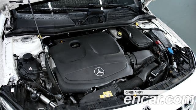 Mercedes-Benz GLA-Class 2019 — Şəkil 19/20